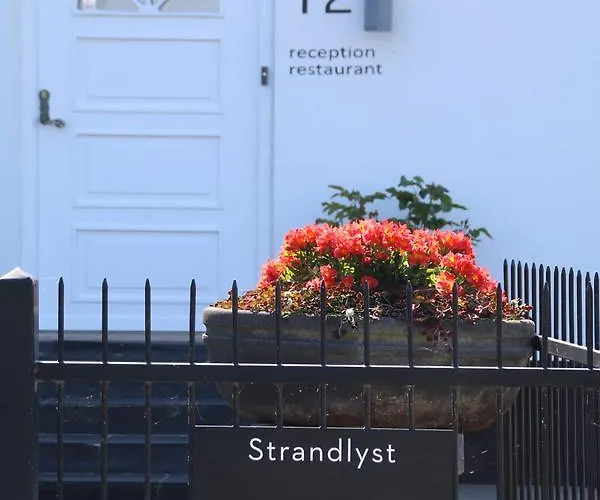 Hotel Strandlyst Og Restaurant *